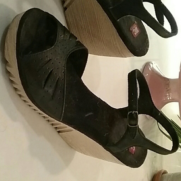 Shoes - Picture 1 of 5